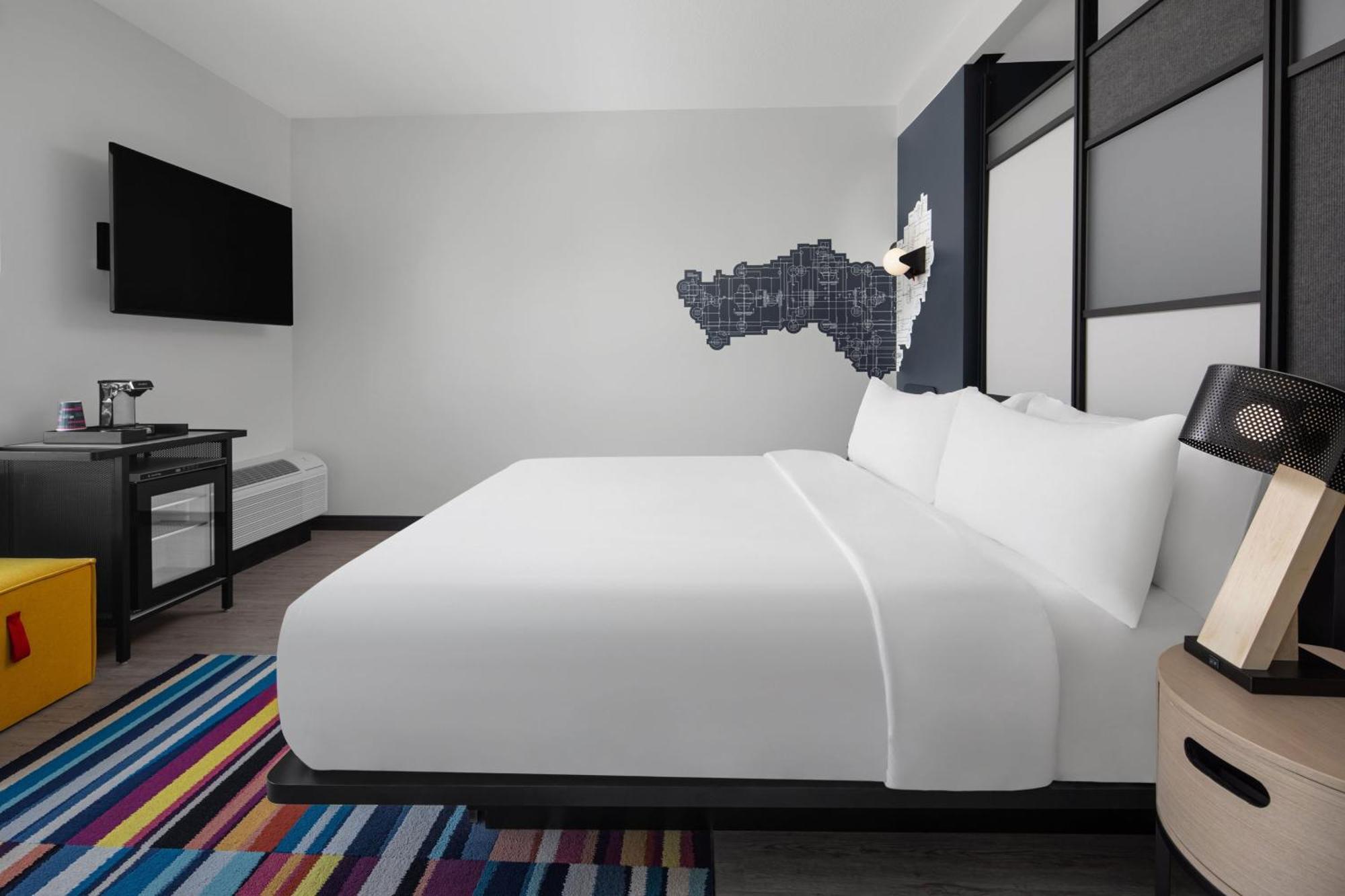 Отель Aloft Tampa Midtown Экстерьер фото