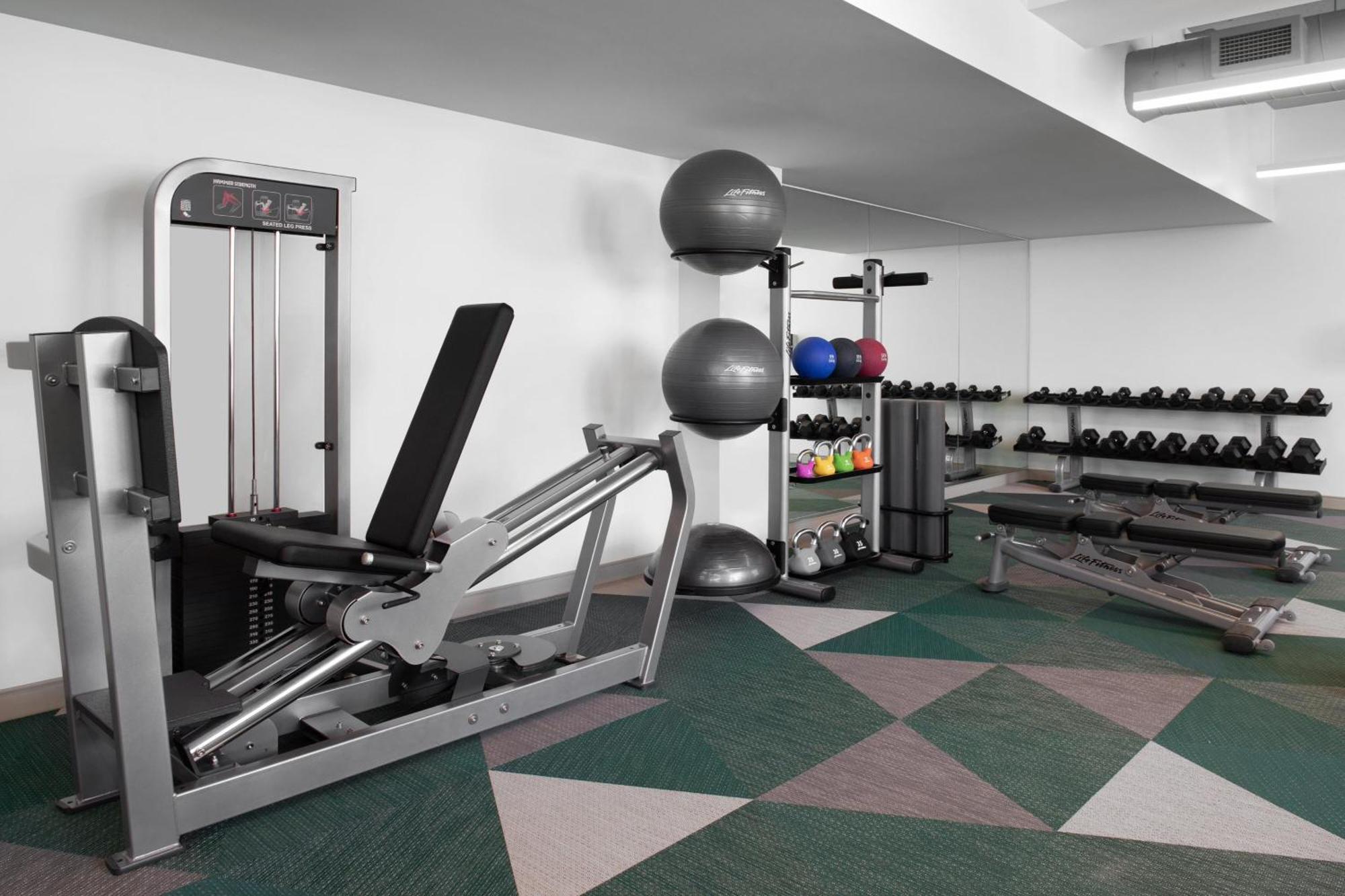 Отель Aloft Tampa Midtown Экстерьер фото