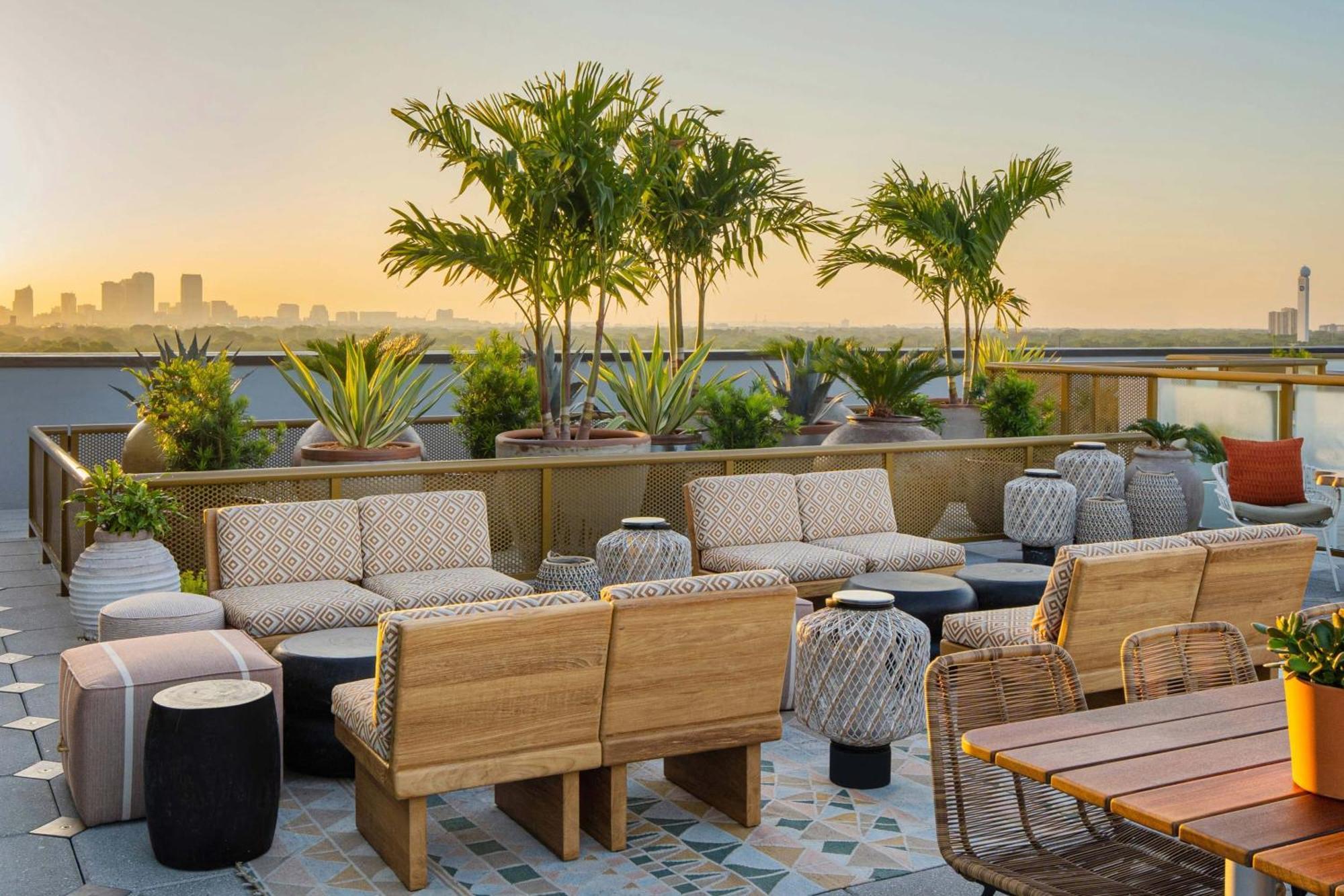 Отель Aloft Tampa Midtown Экстерьер фото