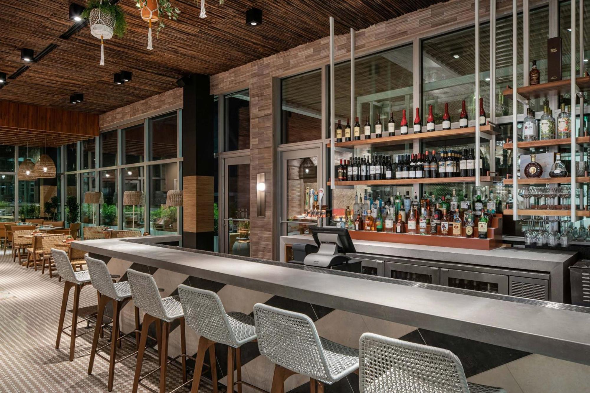 Отель Aloft Tampa Midtown Экстерьер фото