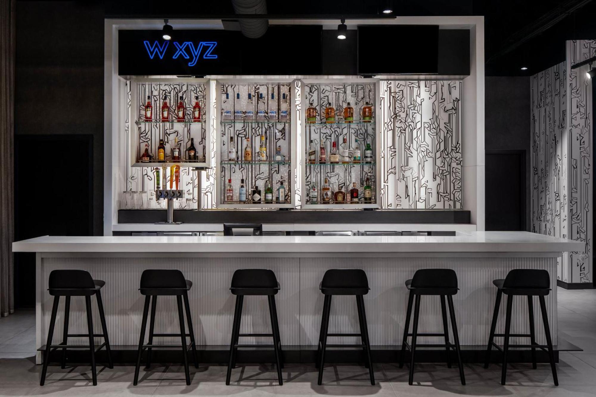 Отель Aloft Tampa Midtown Экстерьер фото